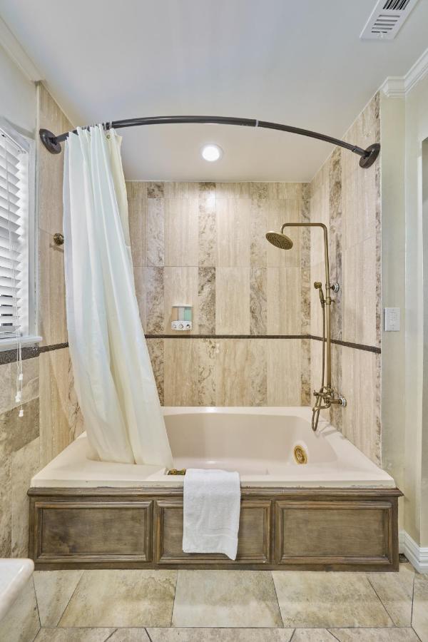 Villa With 8 Bedrooms And Heated Swimming Pool Houston Exterior photo