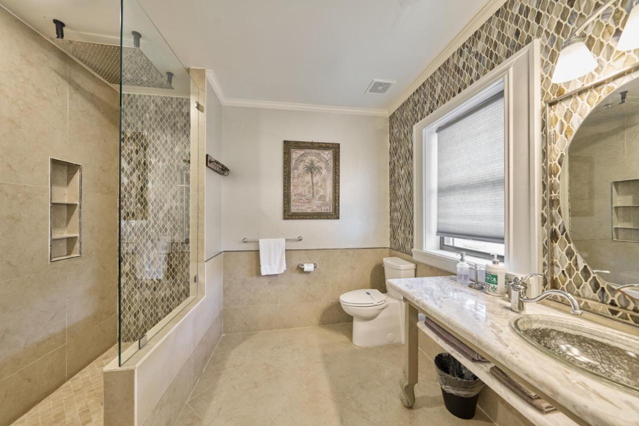 Villa With 8 Bedrooms And Heated Swimming Pool Houston Exterior photo
