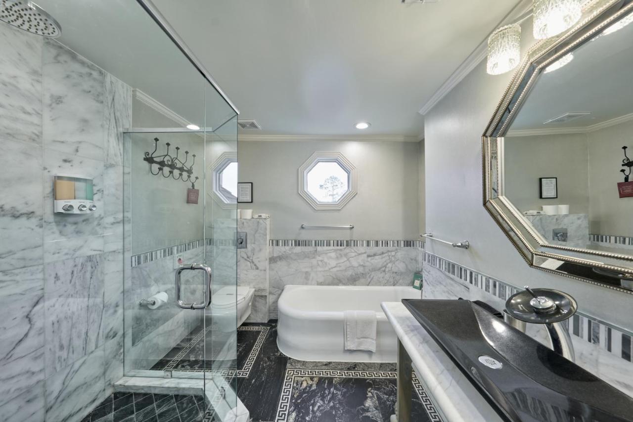 Villa With 8 Bedrooms And Heated Swimming Pool Houston Exterior photo